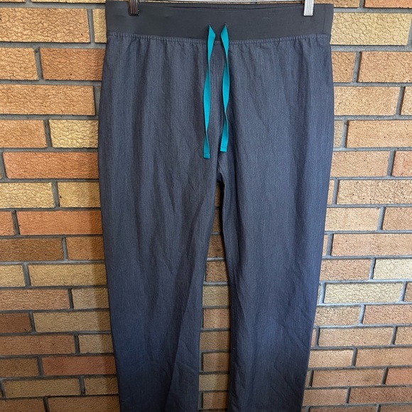 Figs Technical Collection Women's Medium Scrub Tech Pants Gray - Picture 1 of 8